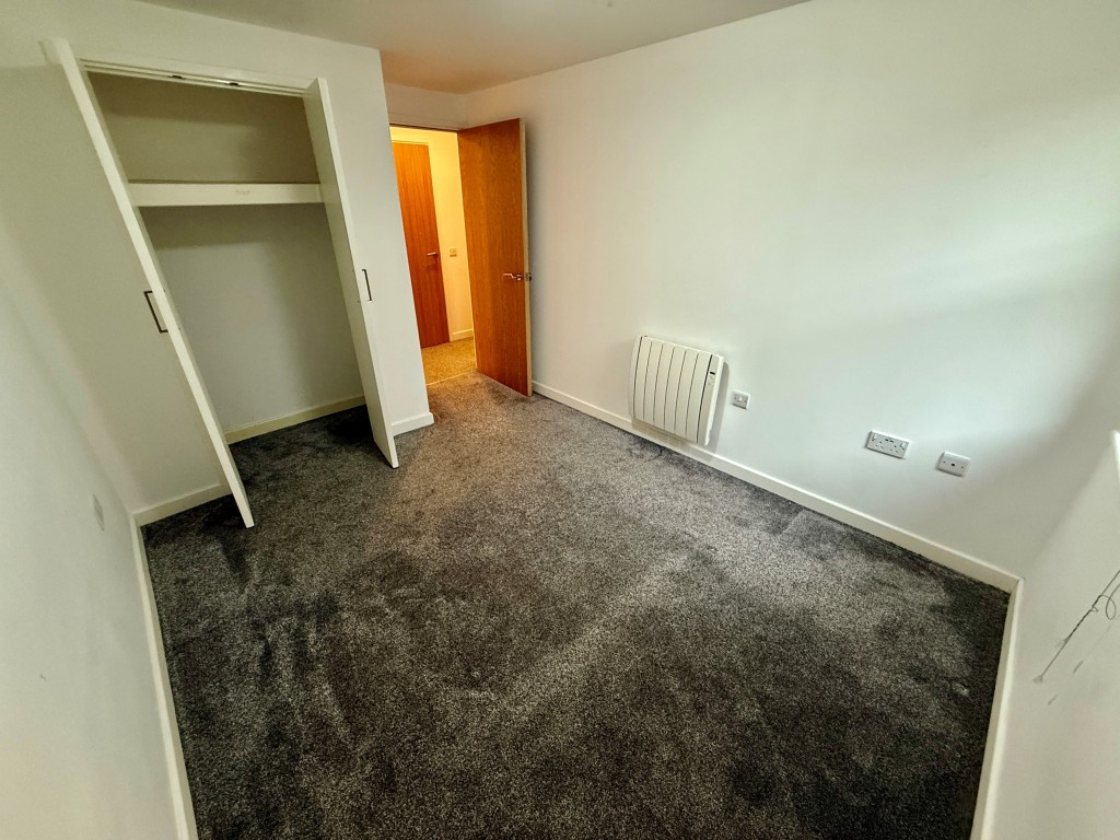 Lot: 93 - GROUND FLOOR TWO-BEDROOM FLAT WITH PATIO - Bedroom two